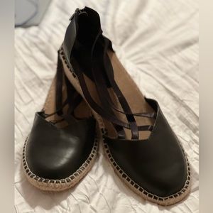 Woman’s sandal size 10